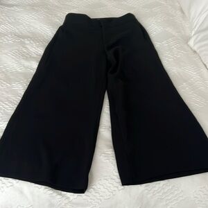 Banana republic black wide legged cropped pants